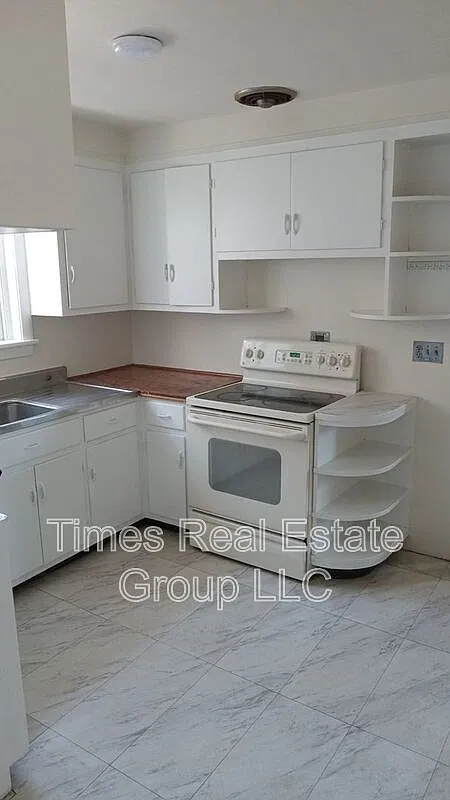 2 bed, 1.0 bath, $1,200 — Photo 1