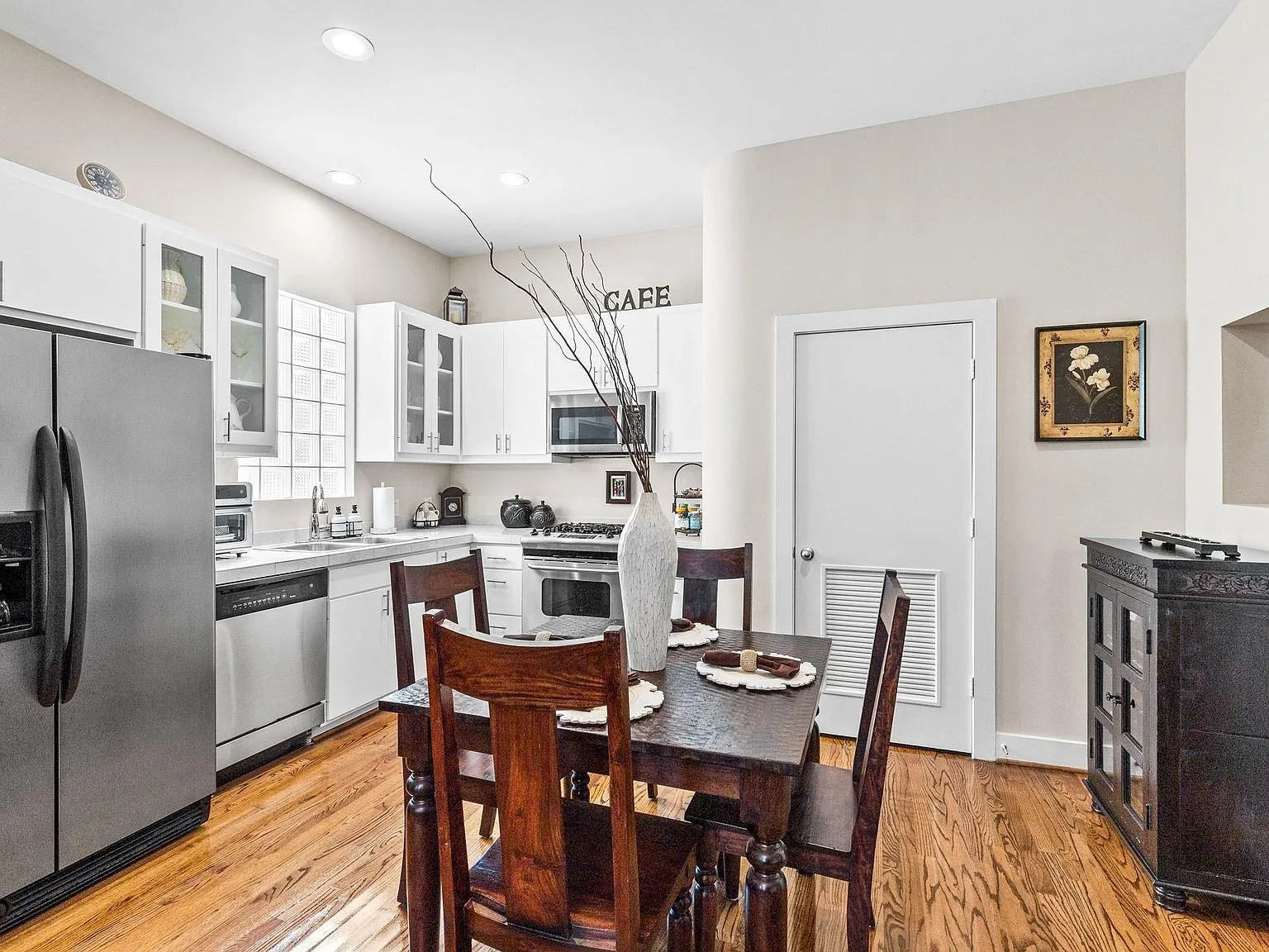 2 bed, 1.5 bath, 1375 sqft, $2,350 — Photo 4