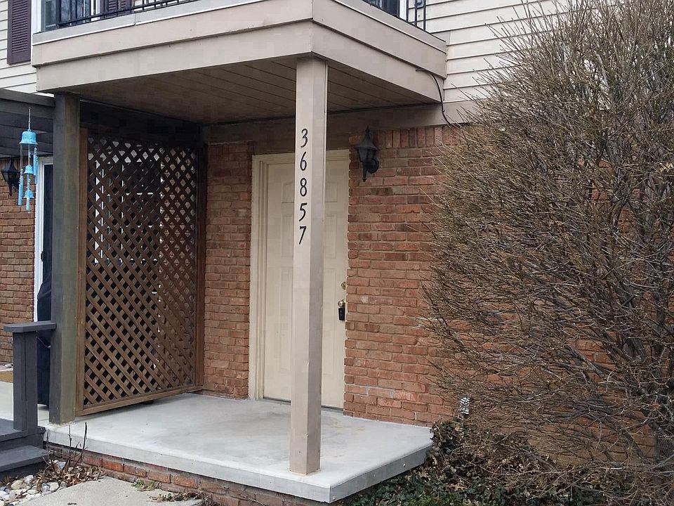 Front door/main entrance view#1