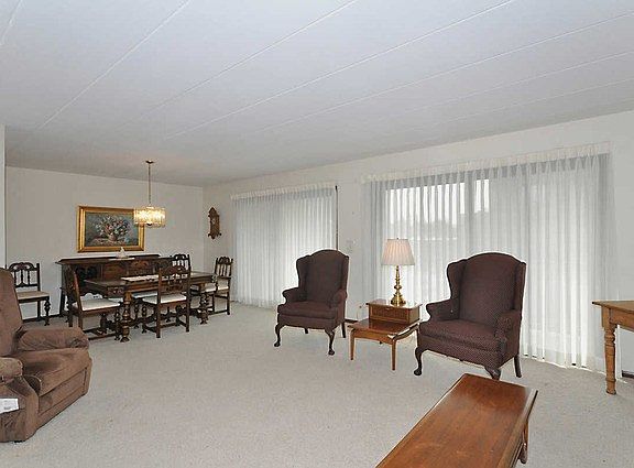 3rd image of 901 Center St Unit 309