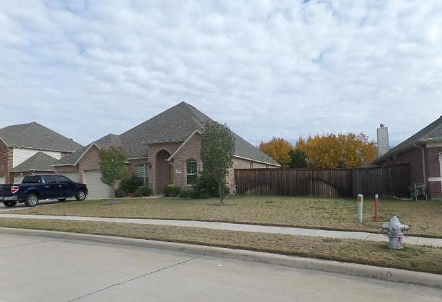 2nd image of 805 Killian Dr