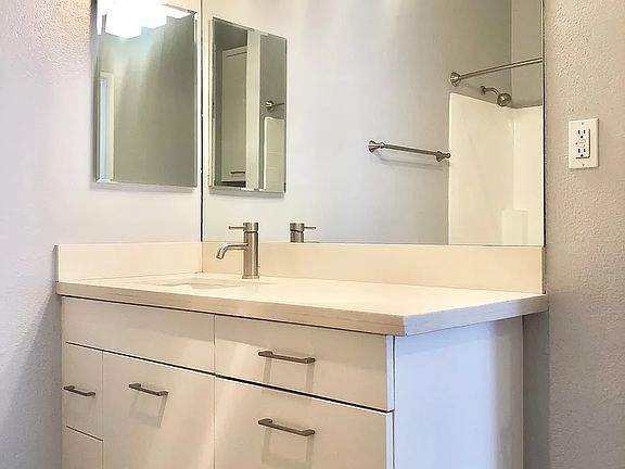 5th image of 909 N Gardner St APT 201