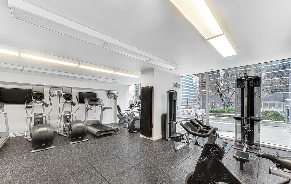 1 bed, 1053 sqft, $3,600 — Photo 3