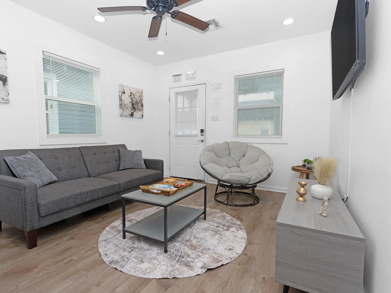1 bed, 850 sqft, $2,100 — Photo 2