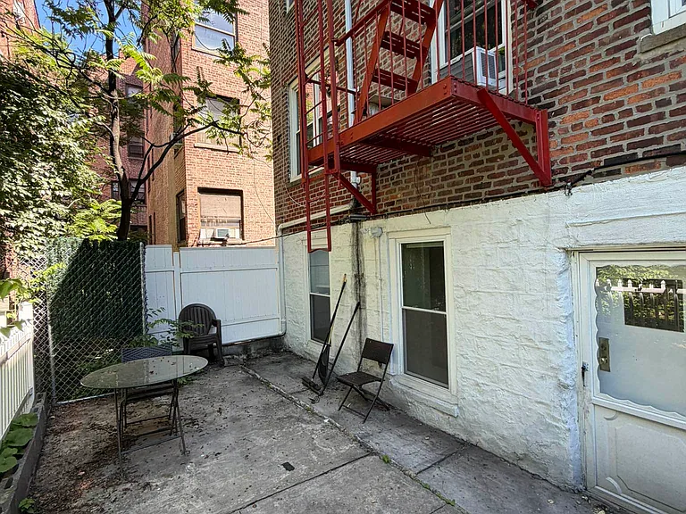 646 W 207th St #1 — Photo 7