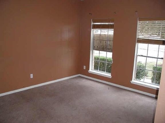 4th image of 3611 Pinehurst Dr