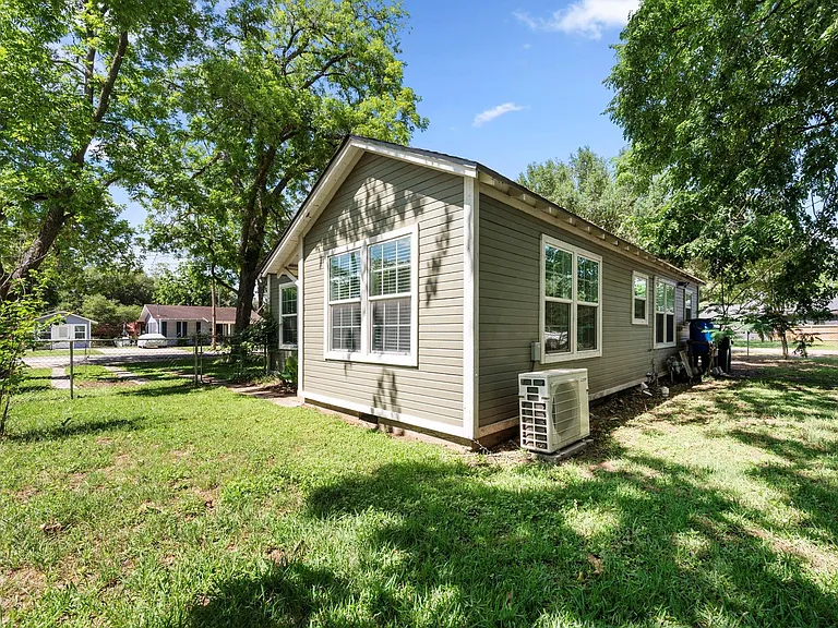 1036 Jackson St — Photo 22
