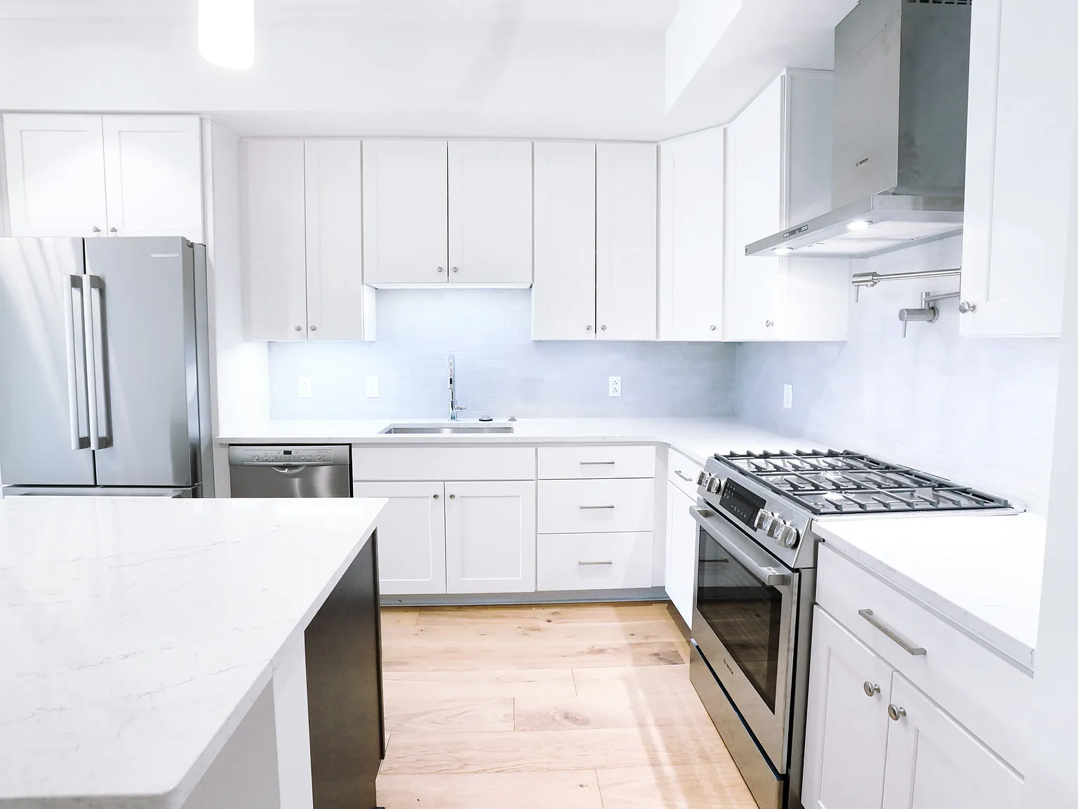 1 bed, 1.5 bath, 1014 sqft, $2,475 — Photo 3