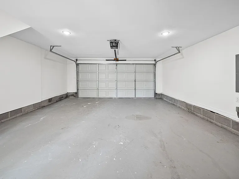 270 Harold Dr — Photo 31