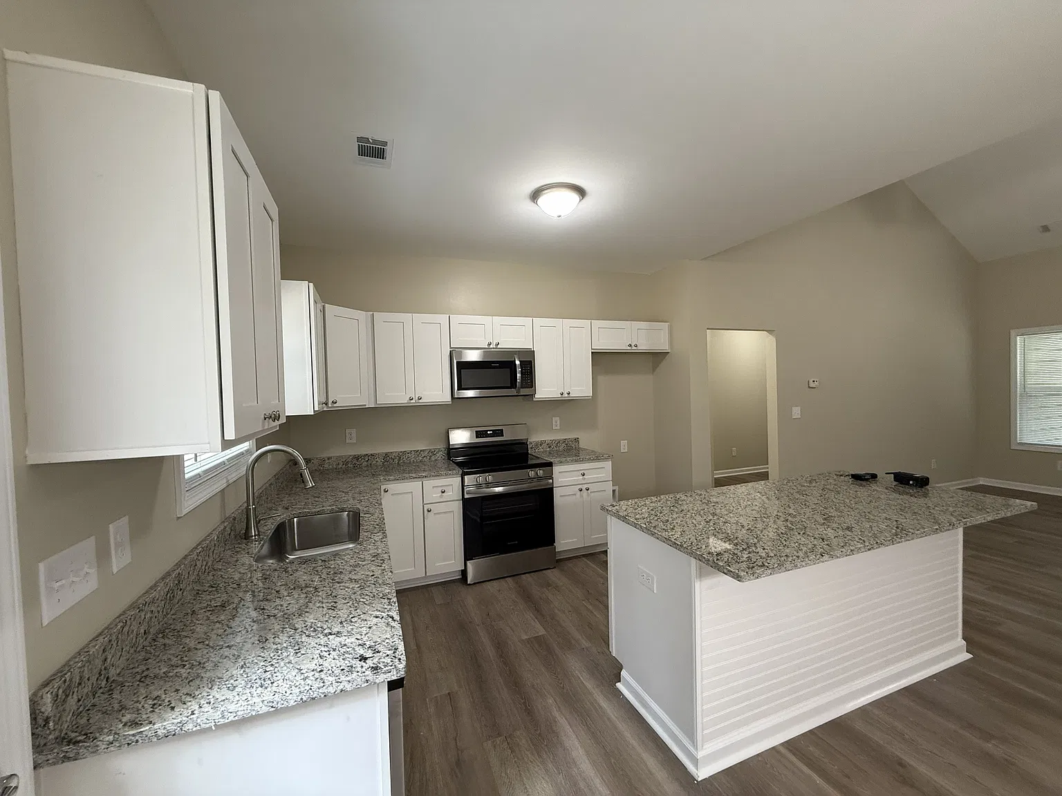 273 North Burson Avenue - 1 — Photo 4