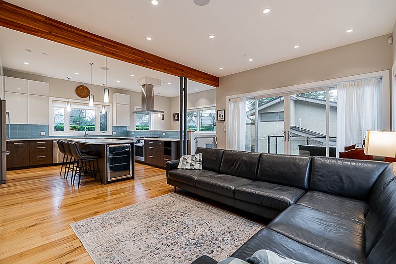 Vancouver House for rent - 5 Bedrooms — photo 15