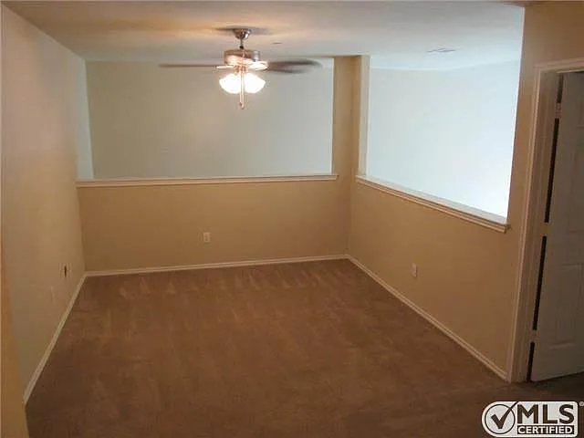 1139 Landon Ln — Photo 8