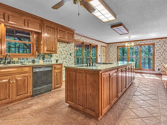 3rd image of 371 Harrogate Springs Rd