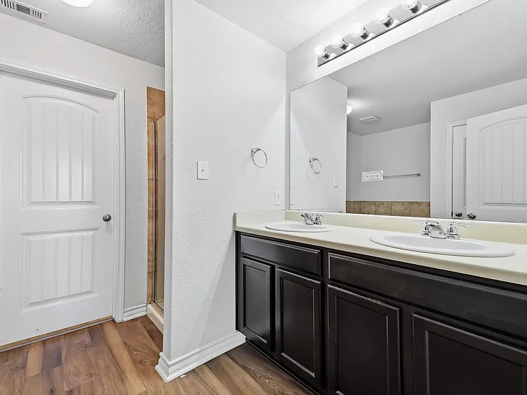2818 Davis Trce — Photo 15