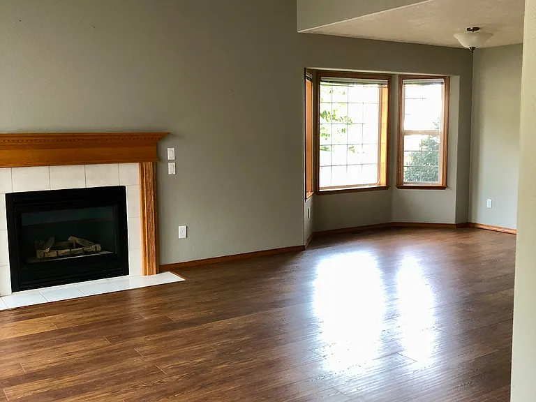 5334 Sparta Loop SE — Photo 3
