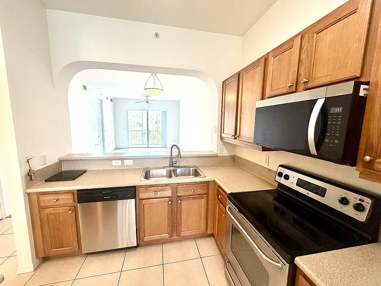 3600 Oaks Clubhouse Dr #309 — Photo 5