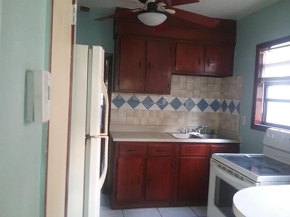 5th image of 1016 10th Ave NW APT B