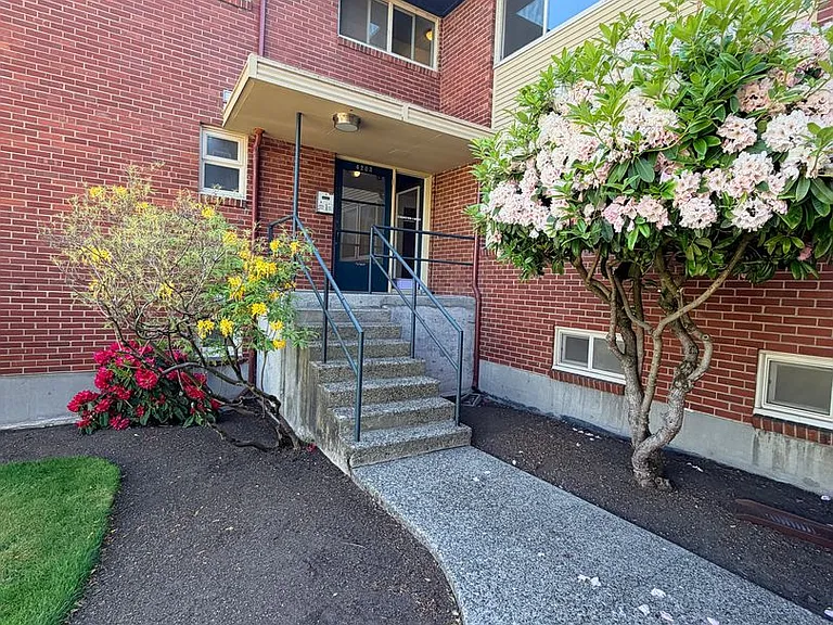 4203 & 4205 Evanston Ave N — Photo 19