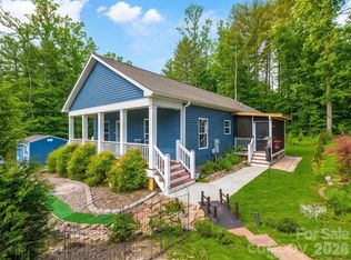 83 Moss Hill Dr, Hendersonville, NC 28792