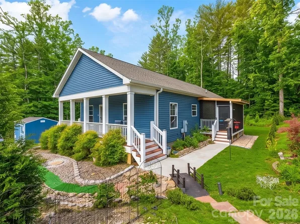 83 Moss Hill Dr, Hendersonville, NC 28792