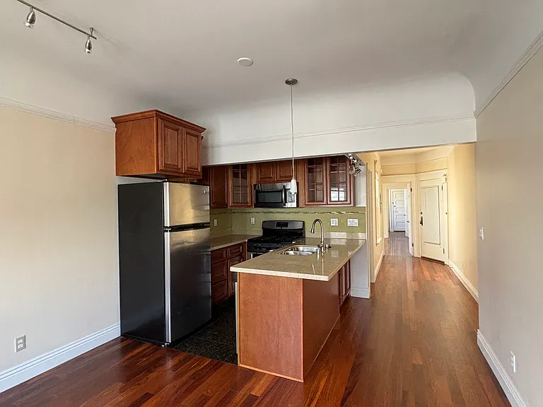 624 Shrader St #8 — Photo 1