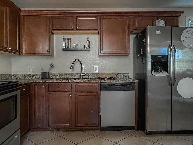 1346 Tallwood St — Photo 9