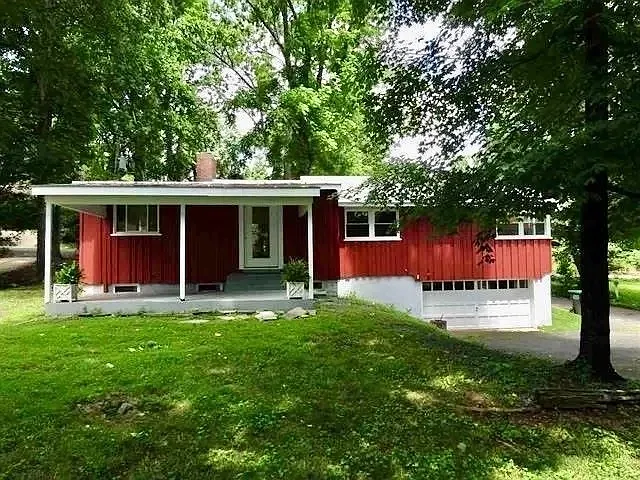 908 Rosser Ln — Photo 11