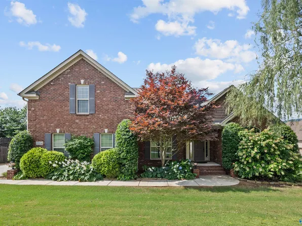 7554 Crestridge Dr, Owens Cross Roads, AL 35763