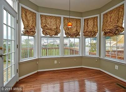 Kitchen breakfast area