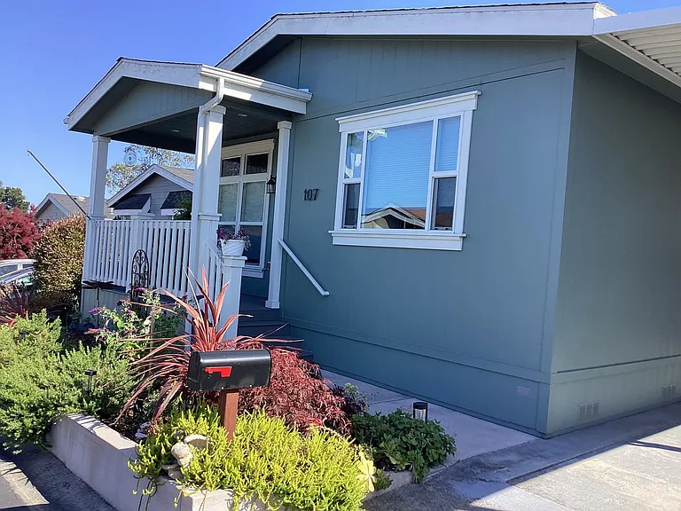 2435 Felt St #107 — Photo 4
