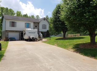 2385 Boardwalk Ct, Lenoir, NC 28645