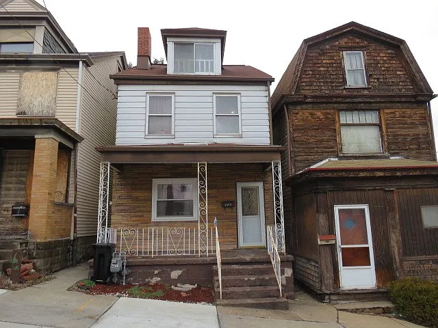 2415 Salisbury St photo 1
