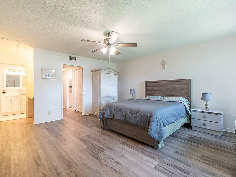 5061 Lakefront Blvd #B — Photo 21