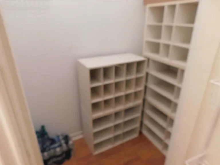 472 N Post Oak Ln — Photo 36