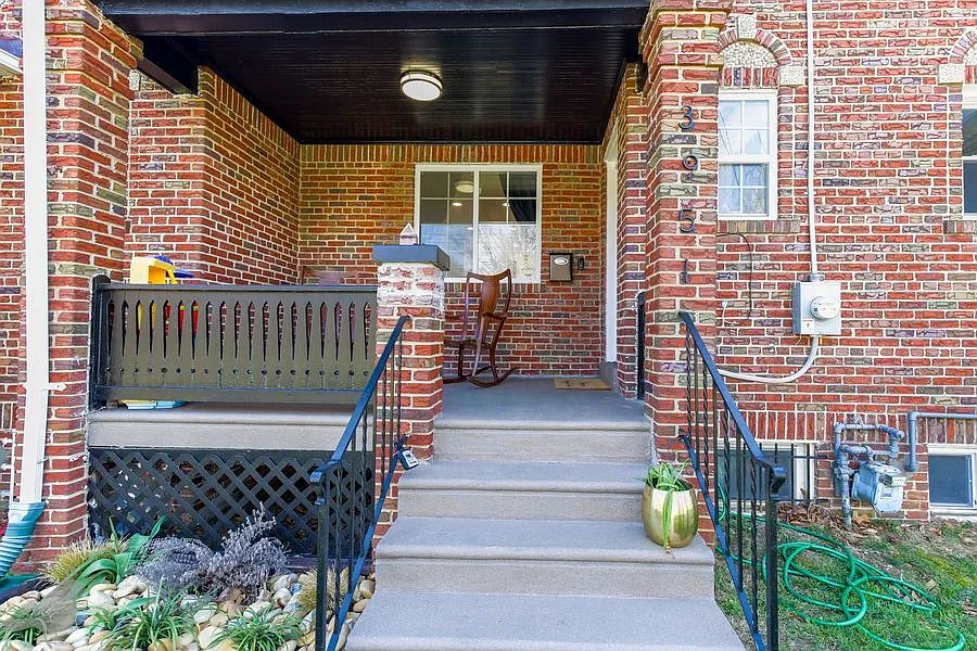 One of a Kind Row Home in Fort Dupont Park! — Photo 2