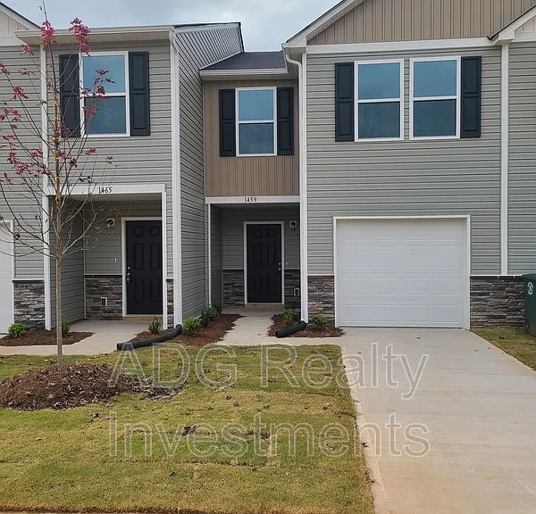 1459 Cypress Loop — Photo 1