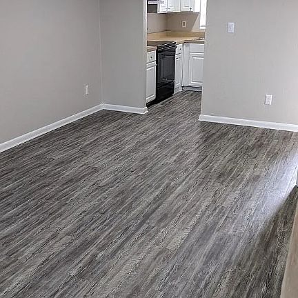 2nd image of 915 SW 61st St APT C