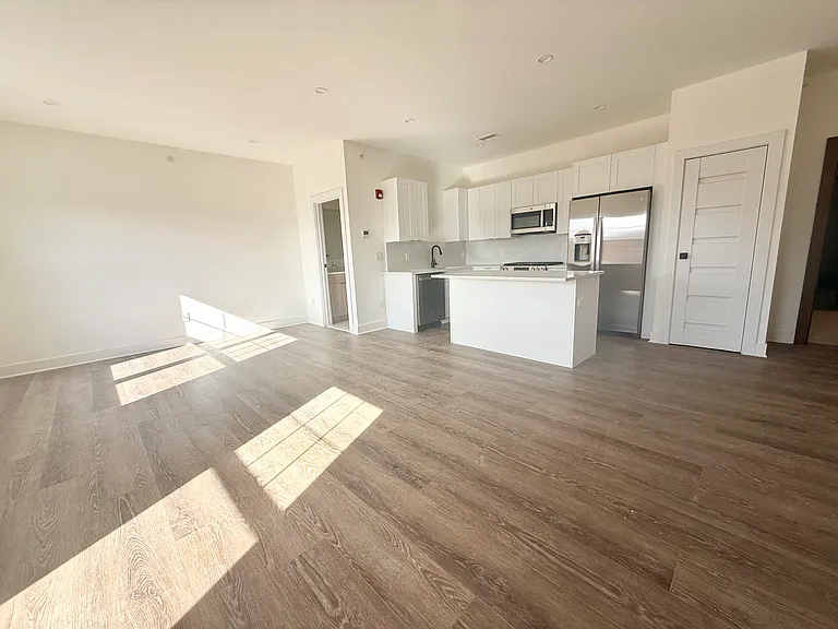 581 Middlesex Ave #3 — Photo 6