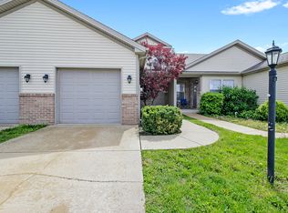 1412 Bluegrass Ln, Champaign, IL