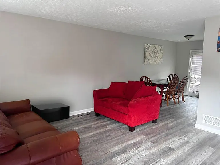 7066 Oakhill Cir — Photo 3