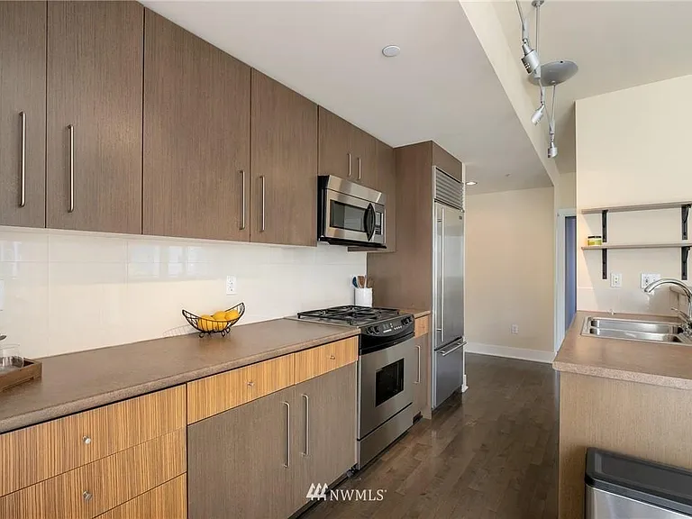 1609 Summit Ave #302 — Photo 6