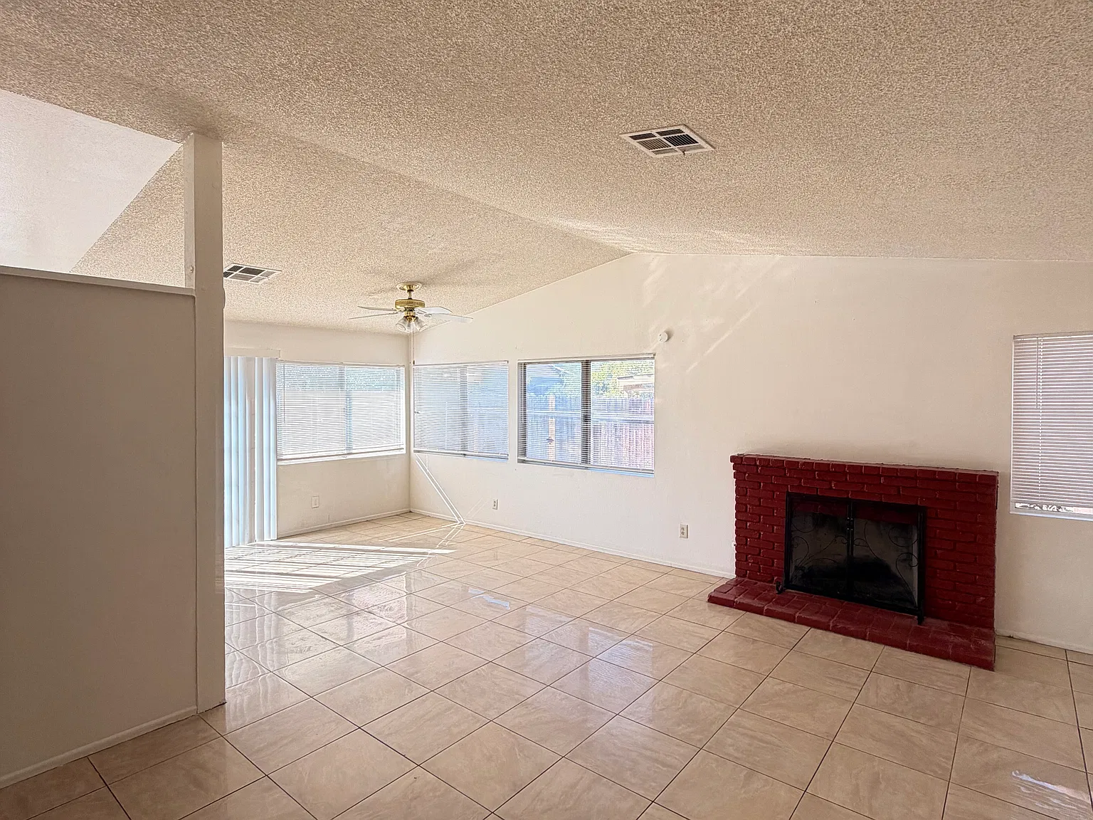 3 bed, 1116 sqft, $2,850 — Photo 4
