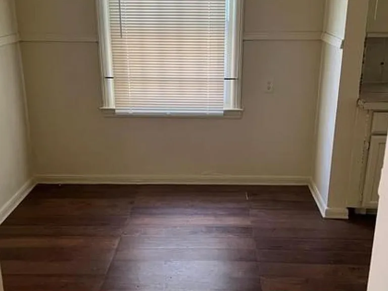 19410 Rutherford St — Photo 2