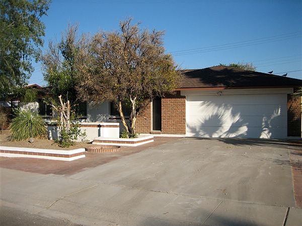 1st image of 4111 W Townley Ave