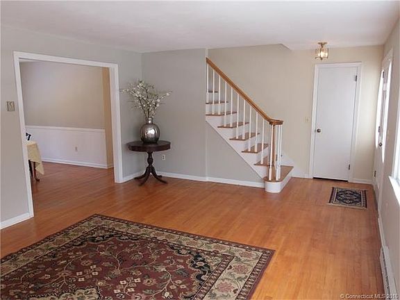 Additional view of living r...