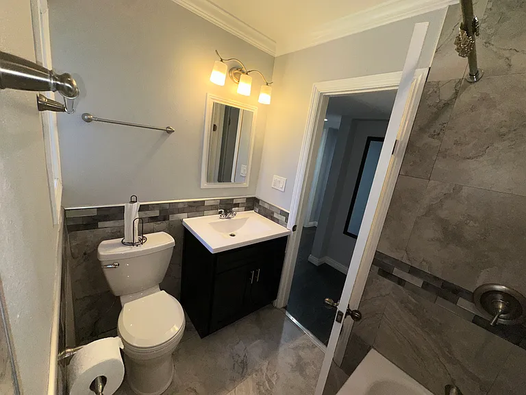 10220 S Van Ness Ave — Photo 15