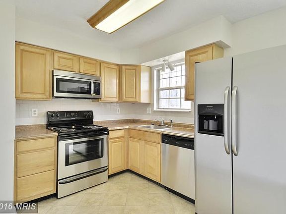 5th image of 10507 Broadleaf Dr