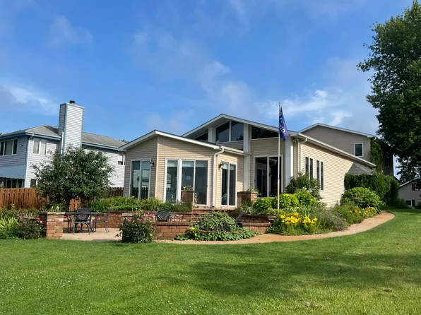 41691 N Lotus Ave, Antioch, IL 60002