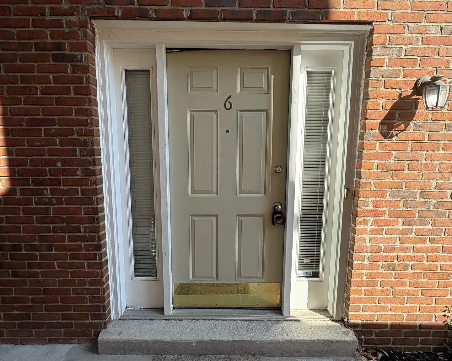2 bed, 1.5 bath, 850 sqft, $1,300 — Photo 2