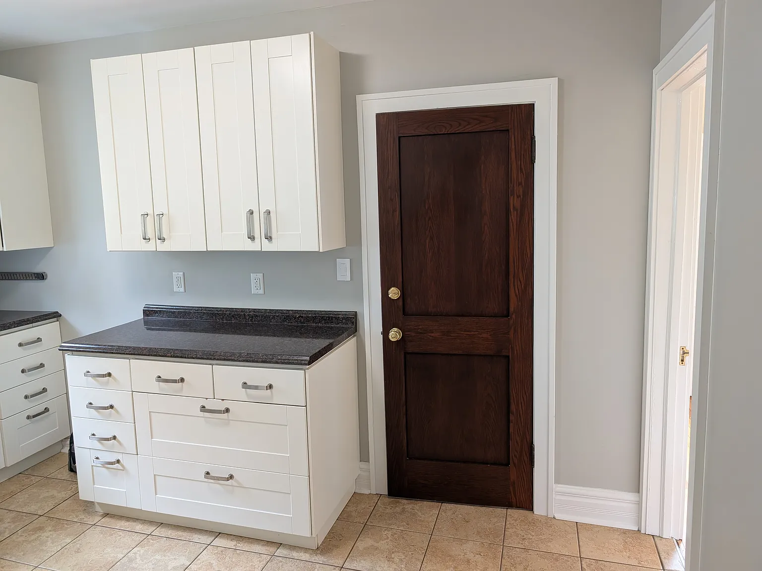 3 bed, 1300 sqft, $2,430 — Photo 4